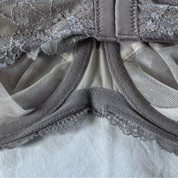 Victoria’s Secret Gray Lace Bra SZ 38DD - Picture 3 of 13
